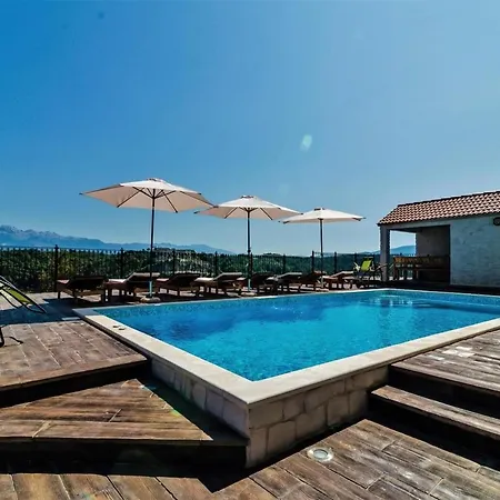 Luce - Pool And View *