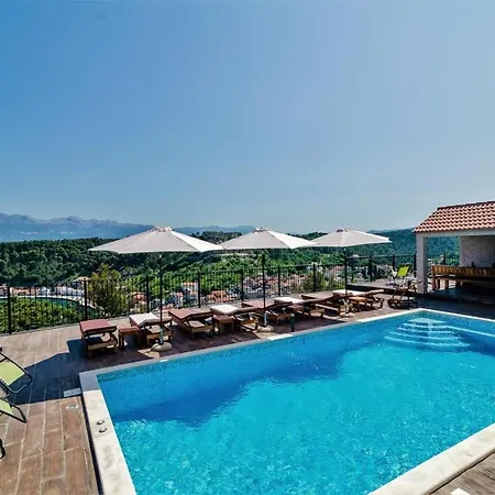Luce - Pool And View *