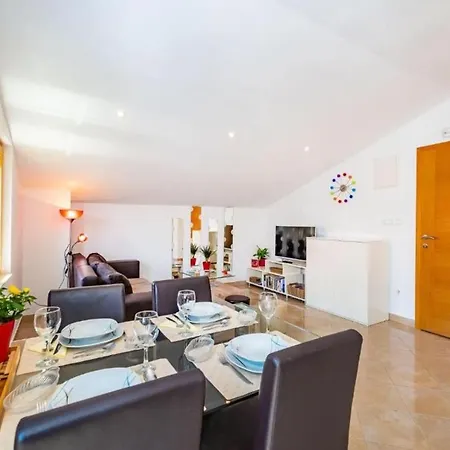 Apartament Luce - Pool And View