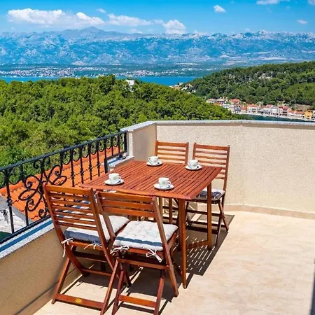 Luce - Pool And View * Novigrad (Dalmatia)